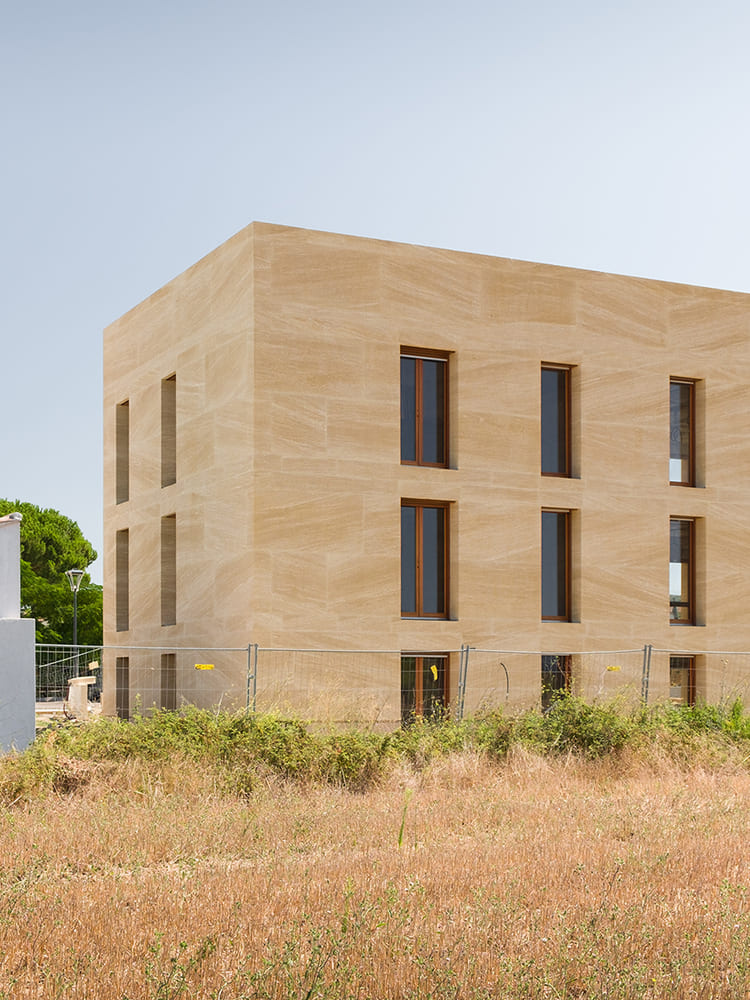 Logements collectifs à Gignac-la-nerthe par Regis Roudil